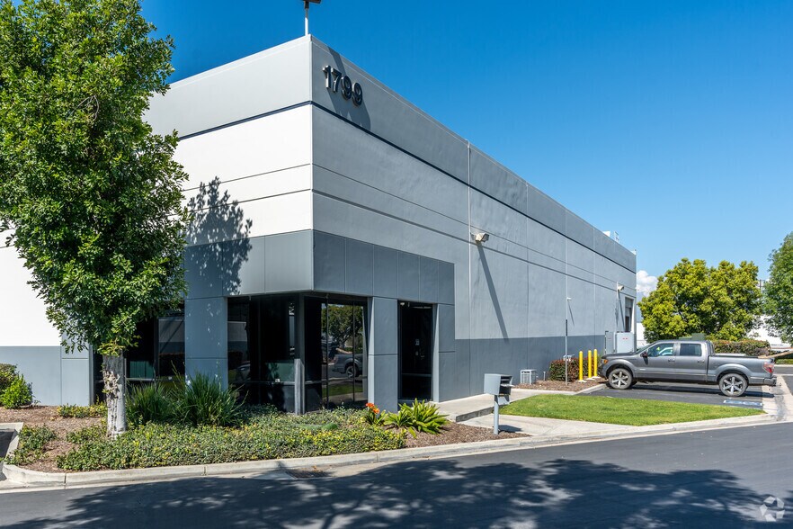 1799 Rustin Ave, Riverside, CA for sale - Primary Photo - Image 1 of 1