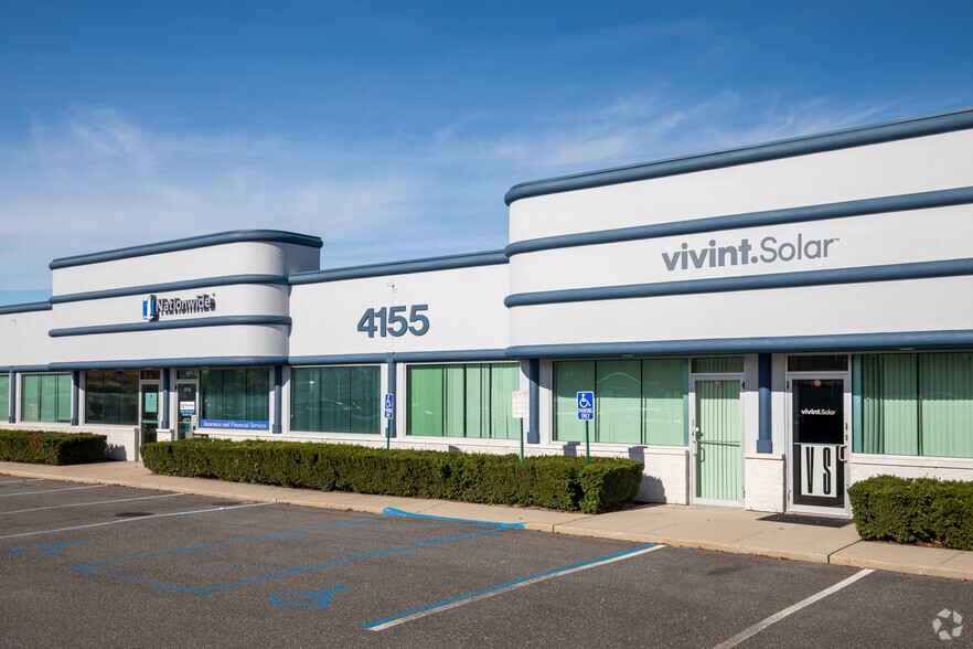 4155 Veterans Memorial Hwy, Ronkonkoma, NY for lease - Building Photo - Image 2 of 4