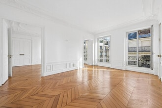 33 Rue De Naples, Paris for lease Interior Photo- Image 2 of 7