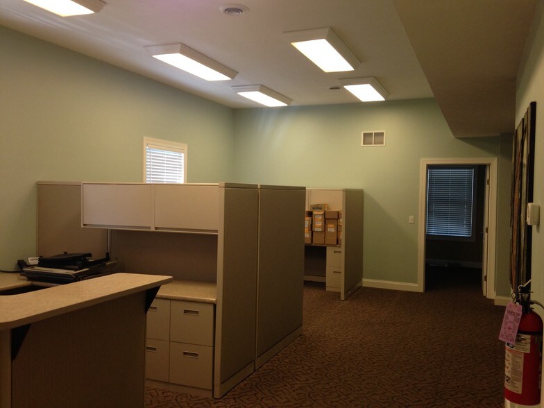 30 Northwest Ave, Tallmadge, OH 44278