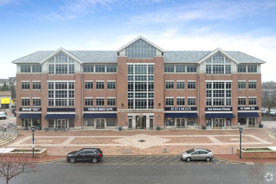 720-730 Waukegan Rd, Deerfield, IL for lease - Building Photo - Image 2 of 9