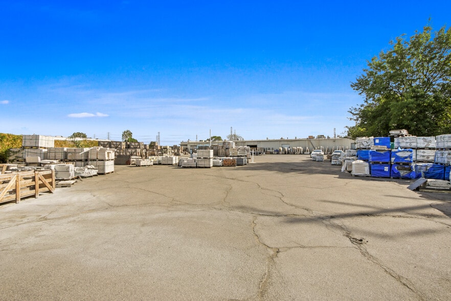 901 E Cerritos Ave, Anaheim, CA for lease - Building Photo - Image 3 of 11