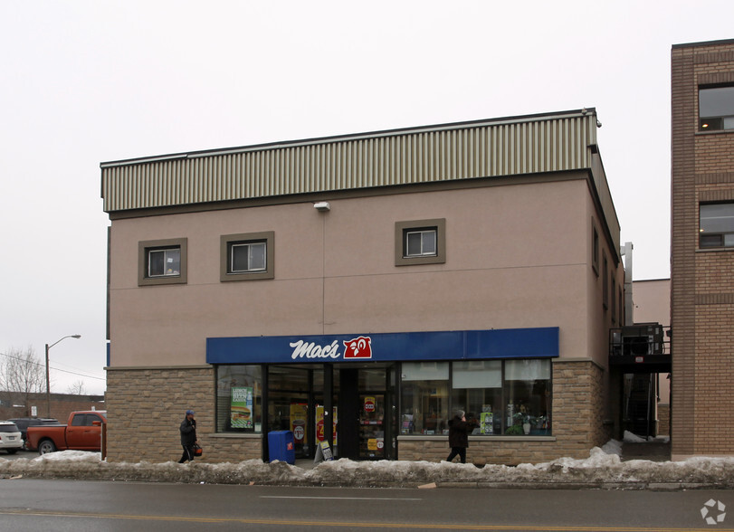 14 Wellington St E, Aurora, ON for lease - Building Photo - Image 2 of 4