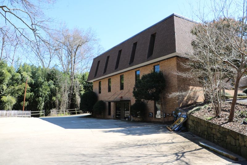 333 Wade Hampton Blvd, Greenville, SC for lease - Building Photo - Image 2 of 18