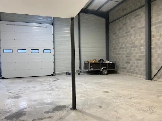 Flex in Brindas for lease - Interior Photo - Image 3 of 10