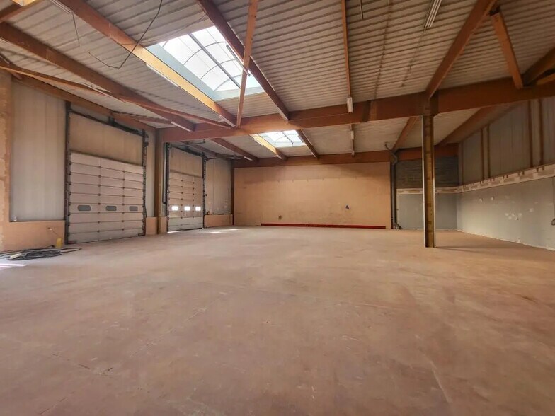 Flex in La Verpillière for lease - Interior Photo - Image 2 of 7