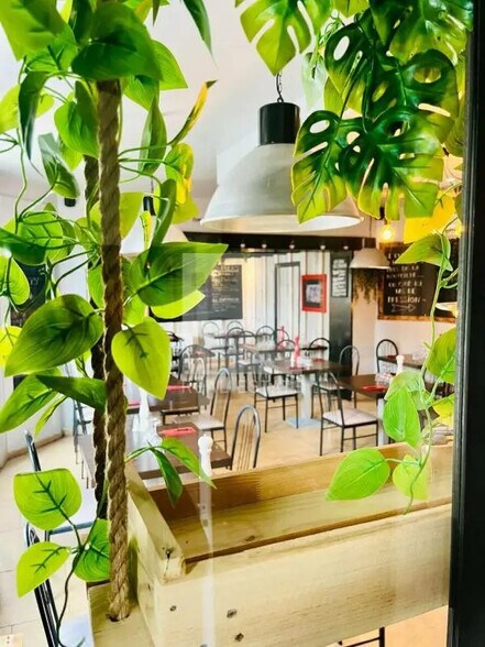 Retail in Civrieux-d'Azergues for sale - Building Photo - Image 2 of 8