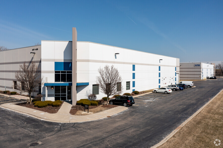 417-419 Village Dr, Carol Stream, IL for lease - Building Photo - Image 1 of 5