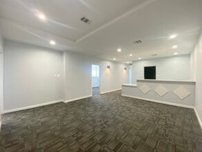 6221 Wilshire Blvd, Los Angeles, CA for lease Building Photo- Image 1 of 12