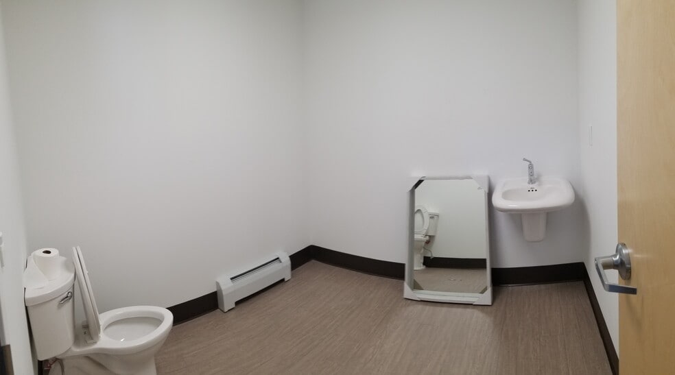 144 Thadeus St, South Portland, ME for lease - Building Photo - Image 3 of 10