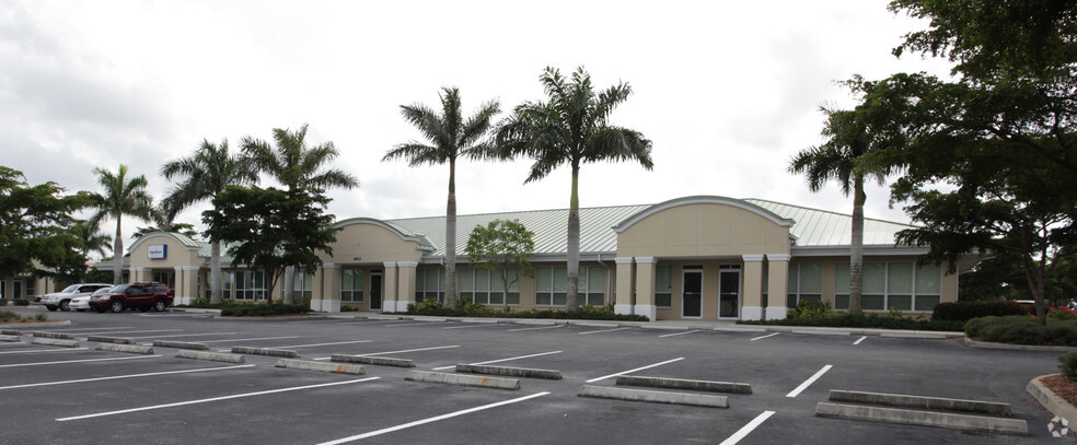 6801 Palisades Park Ct, Fort Myers, FL for lease - Building Photo - Image 3 of 11