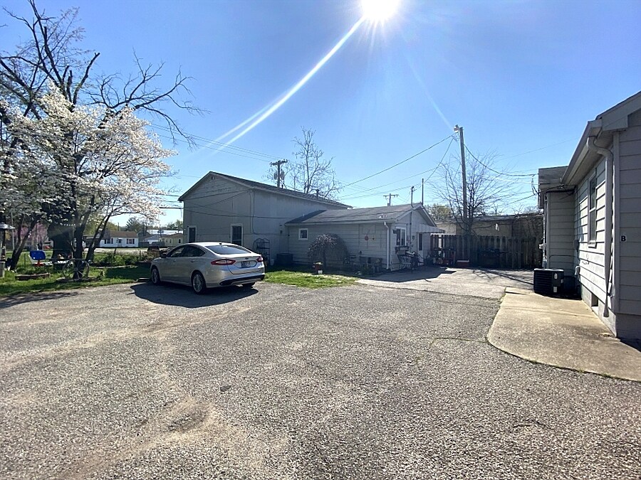 2009 Pollack Ave, Evansville, IN 47714 Retail/MultiFamily