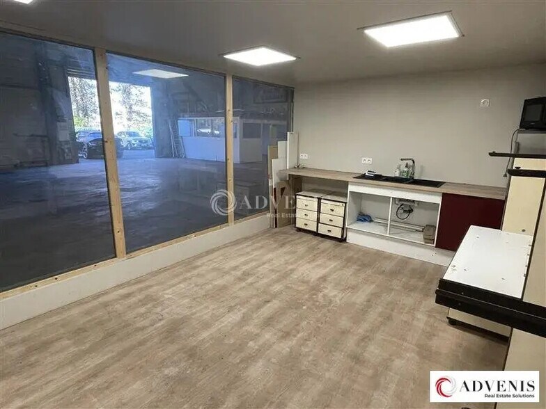 Flex in Beychac-et-Caillau for lease - Interior Photo - Image 2 of 6