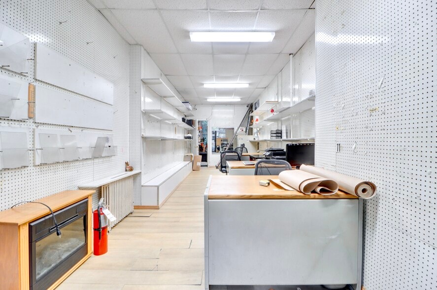 159 Nassau Ave, Brooklyn, NY for sale - Interior Photo - Image 2 of 28