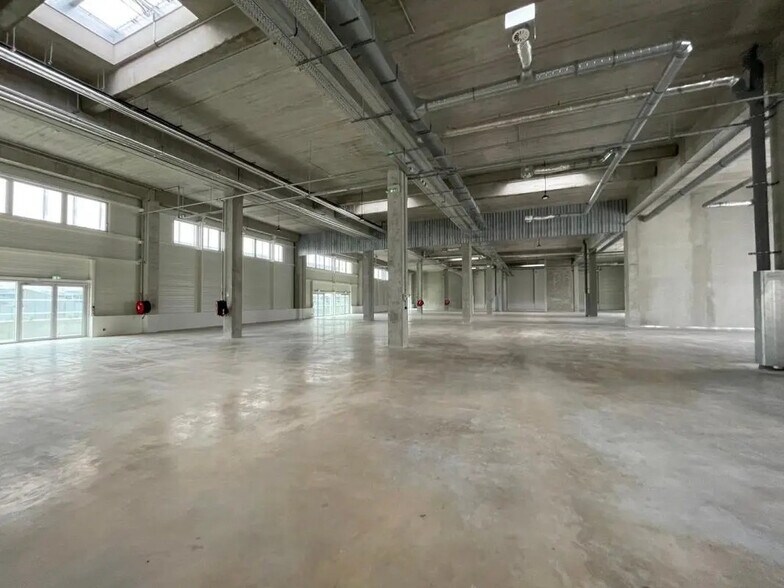 Industrial in Vitry-sur-Seine for lease - Building Photo - Image 2 of 7
