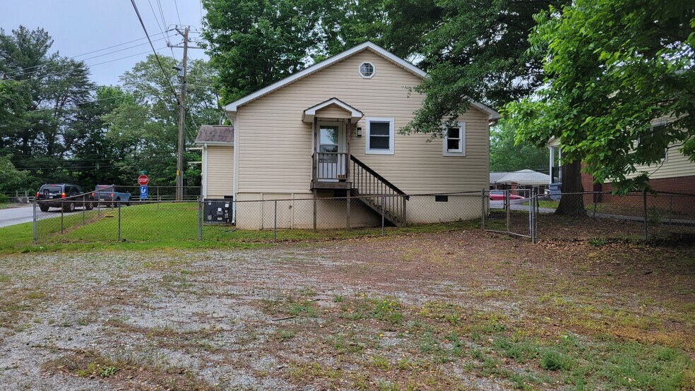 300 W Main St, Taylors, SC 29687 Office for Sale