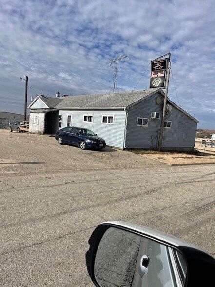 1017 2nd Ave SE, Cascade, IA for sale - Primary Photo - Image 1 of 1