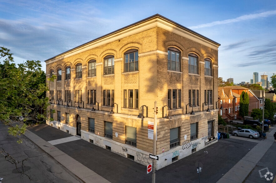 91 Oxford St, Toronto, ON for lease - Building Photo - Image 1 of 4