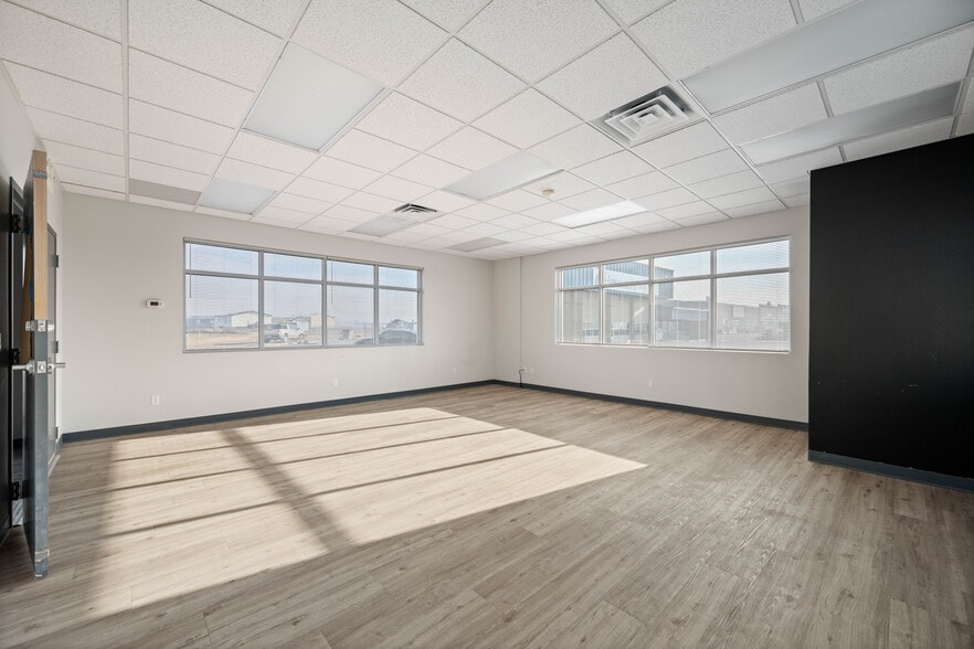 2576 Yakima Valley Hwy, Sunnyside, WA for lease - Interior Photo - Image 3 of 21