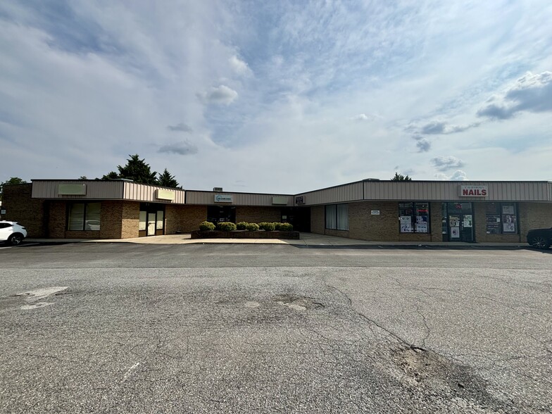 2300 Wards Rd, Lynchburg, VA for lease - Building Photo - Image 2 of 2