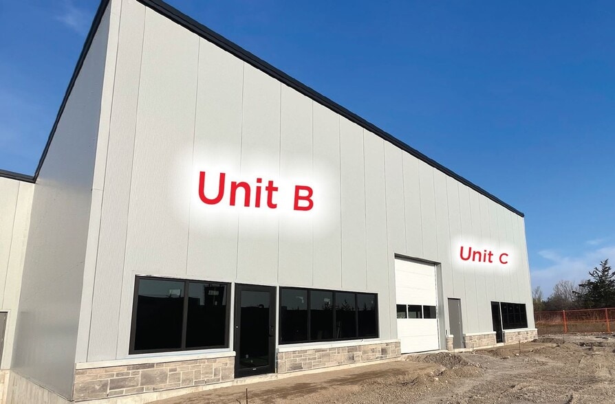 296 University ave, Belleville, ON for lease - Building Photo - Image 2 of 15