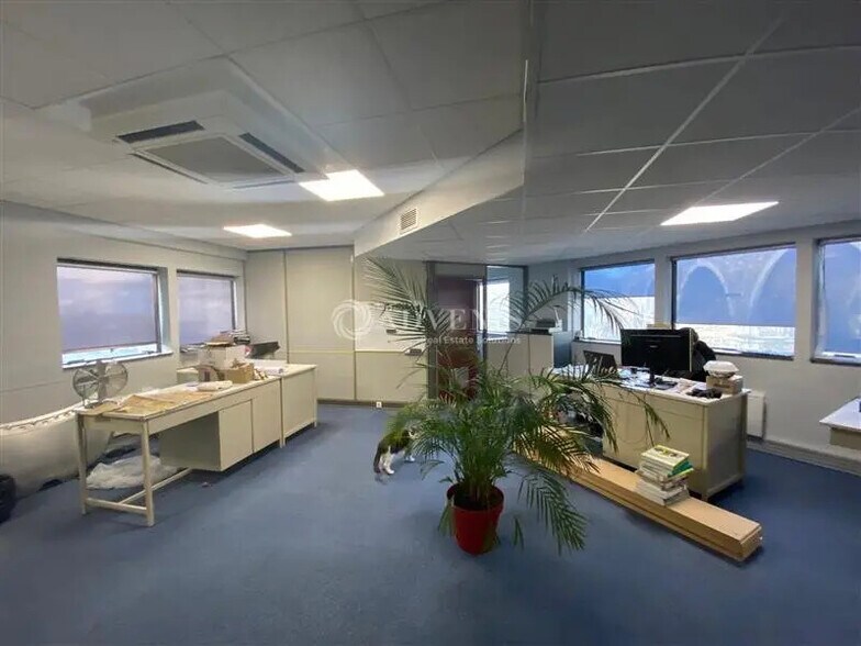 Office in Nogent-sur-Marne for lease - Building Photo - Image 1 of 6