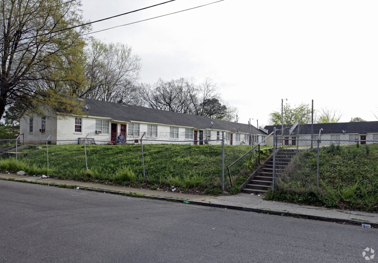 326 S Parkway E, Memphis, TN 38106