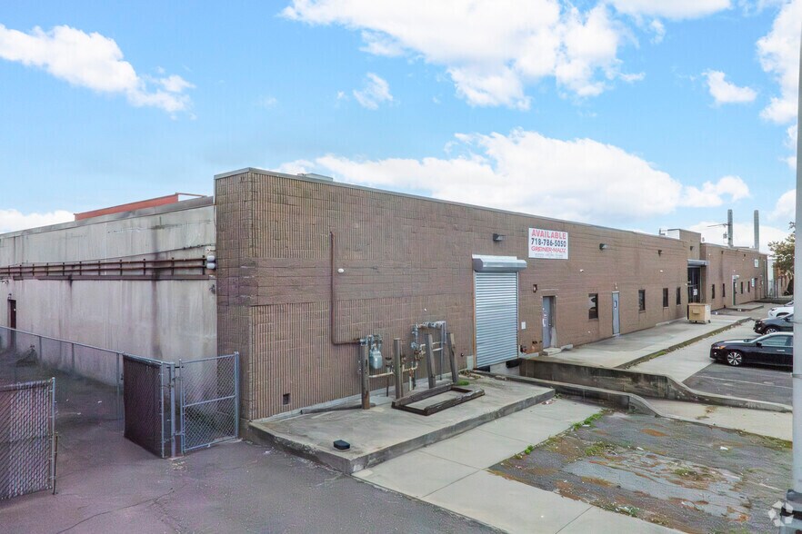 215 Buffalo Ave, Freeport, NY for sale - Primary Photo - Image 1 of 1