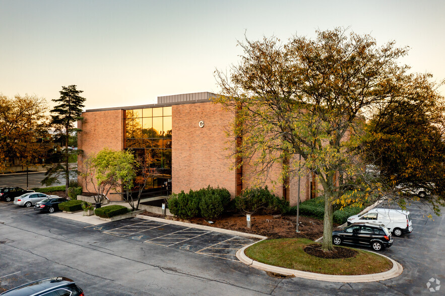 800 Roosevelt Rd, Glen Ellyn, IL for lease - Building Photo - Image 3 of 18