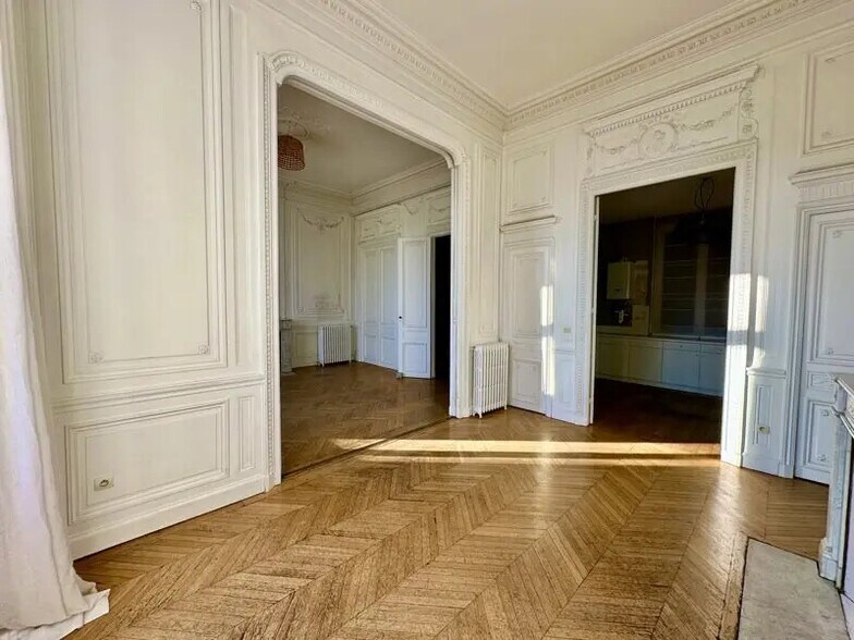 Retail in Bordeaux for lease - Interior Photo - Image 3 of 5