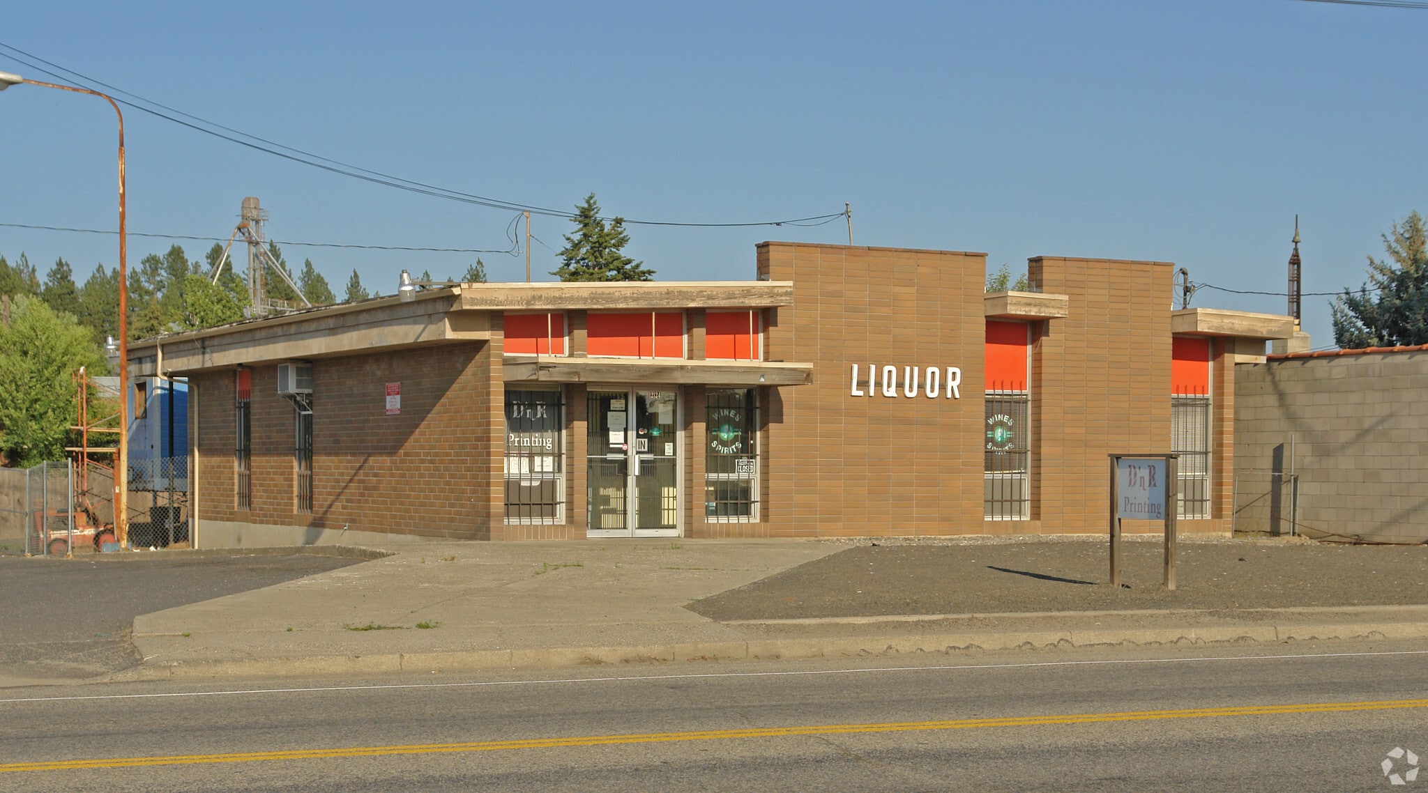 12124 N Market St, Mead, WA for lease Primary Photo- Image 1 of 3