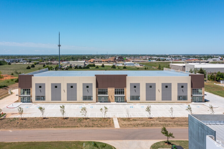 9201 Polaris Dr, Oklahoma City, OK for lease - Building Photo - Image 3 of 15