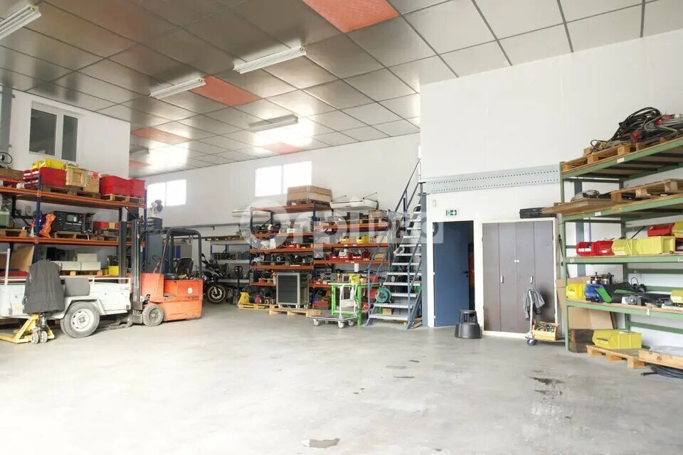 Office in Toussieu for lease Interior Photo- Image 1 of 25