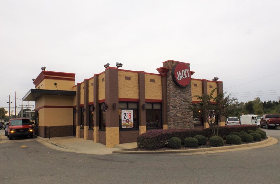 2715 Allison Bonnett Memorial Dr, Hueytown, AL for sale - Building Photo - Image 1 of 1