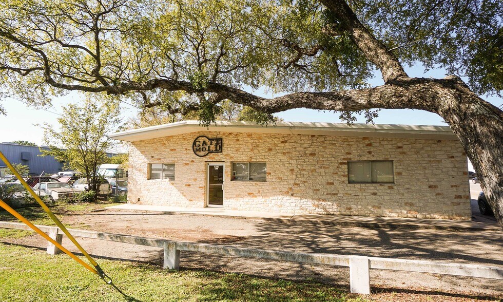 1413 Sam Bass Rd, Round Rock, TX 78681