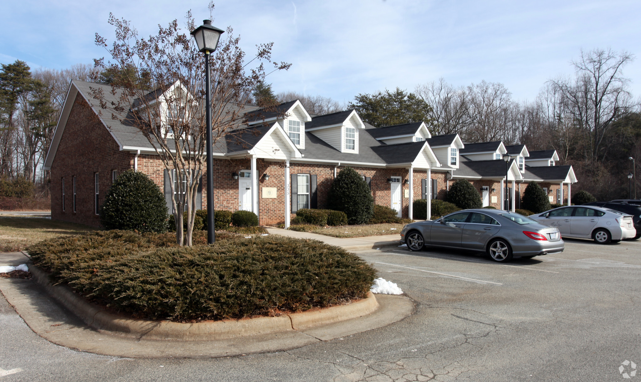 335-341 S Swing Rd, Greensboro, NC for lease Primary Photo- Image 1 of 7