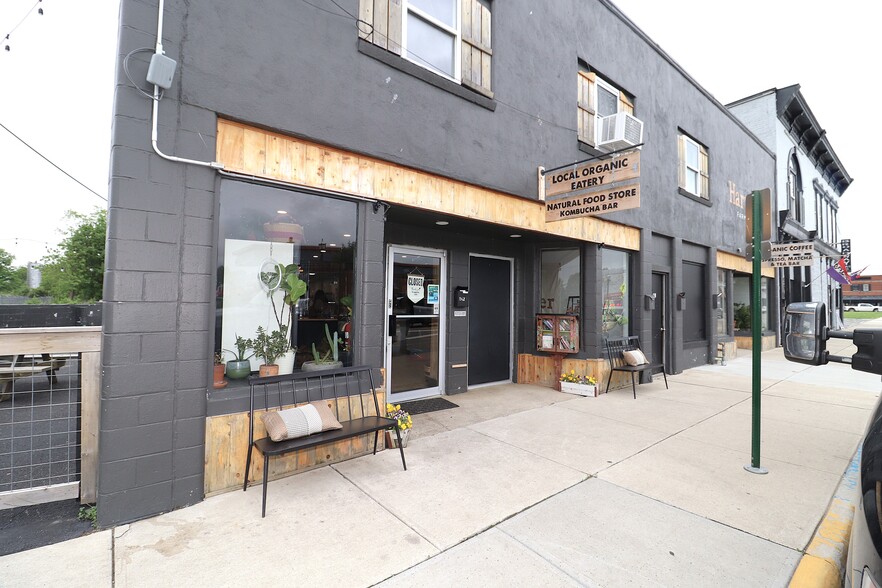 142 S Broadway St, Blanchester, OH for sale - Building Photo - Image 1 of 33