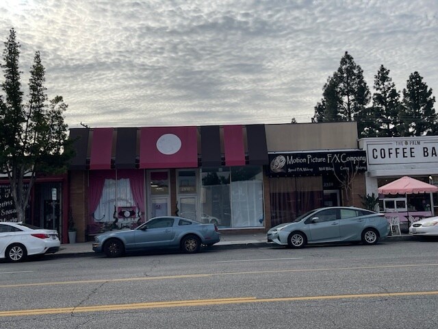 2918 W Magnolia Blvd, Burbank, CA for lease - Primary Photo - Image 1 of 3