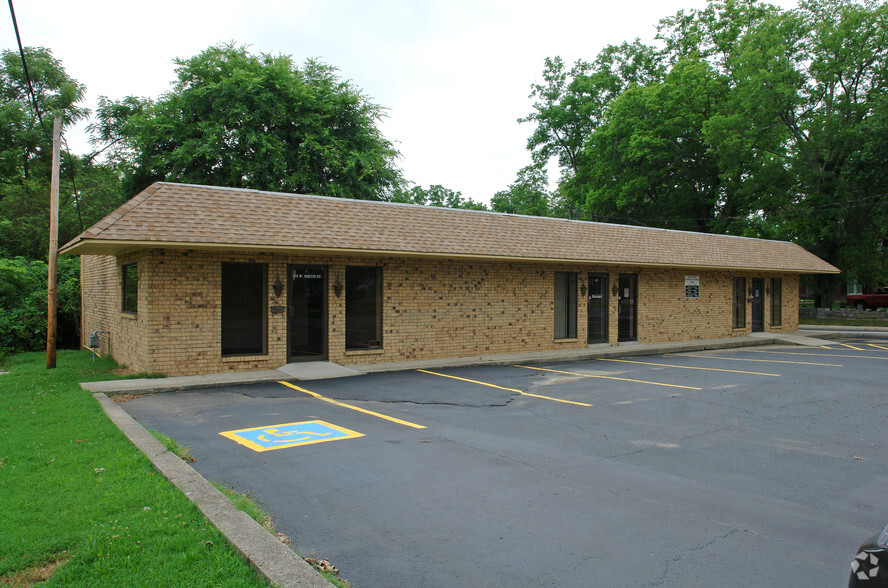 179-183 W Smith St, Gallatin, TN for lease - Building Photo - Image 2 of 4