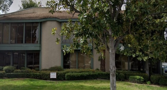 5525 Oakdale Ave, Woodland Hills, CA for lease - Building Photo - Image 2 of 5