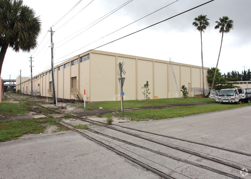 16501-16511 NW 7th Ave, Miami, FL for lease - Building Photo - Image 3 of 5