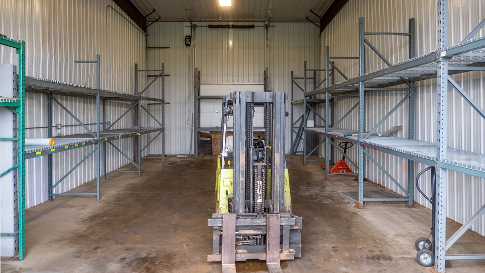 7840 Leqve Dr SW, Rochester, MN for lease - Interior Photo - Image 3 of 6