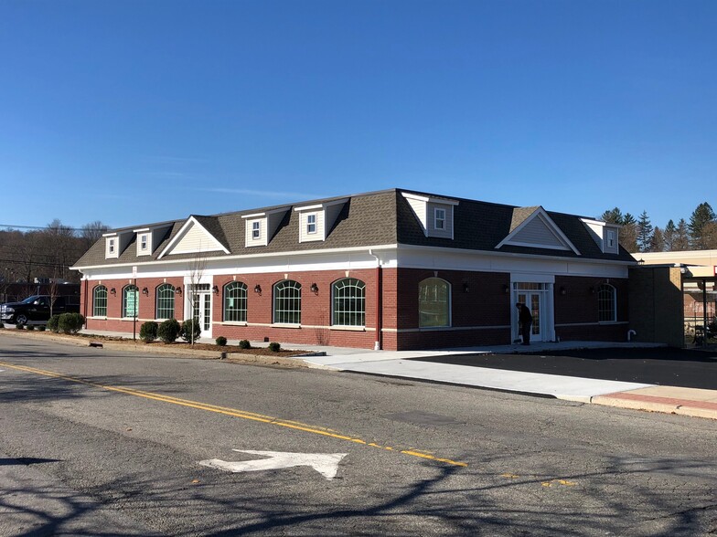 1961 Commerce St, Yorktown Heights, NY for sale - Building Photo - Image 1 of 1