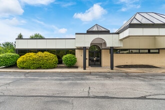 19250 E Bagley Rd, Cleveland, OH for lease Building Photo- Image 2 of 8