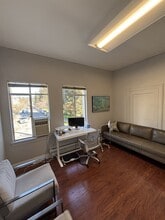 585 Mandana Blvd, Oakland, CA for lease Building Photo- Image 2 of 3