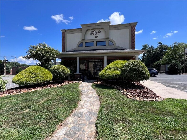 103 W Meeting St, NC 28655