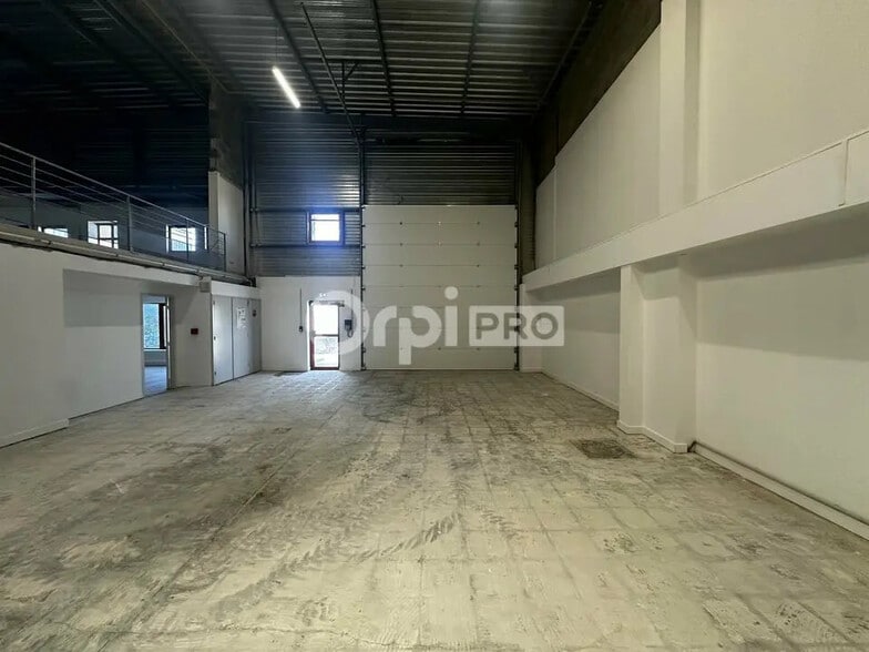 Flex in Genas for lease - Interior Photo - Image 3 of 10
