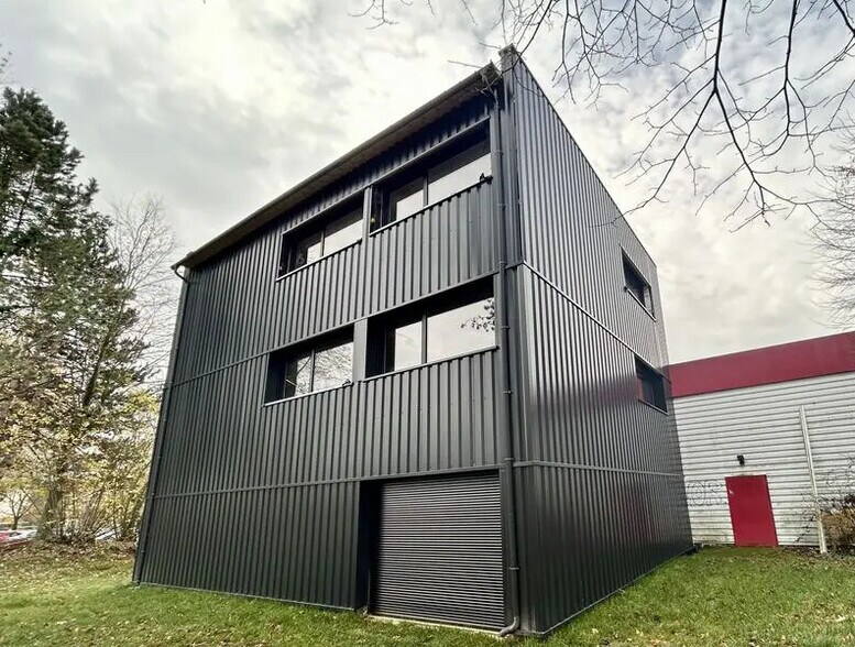 Office in Mont-Saint-Aignan for lease - Building Photo - Image 3 of 8