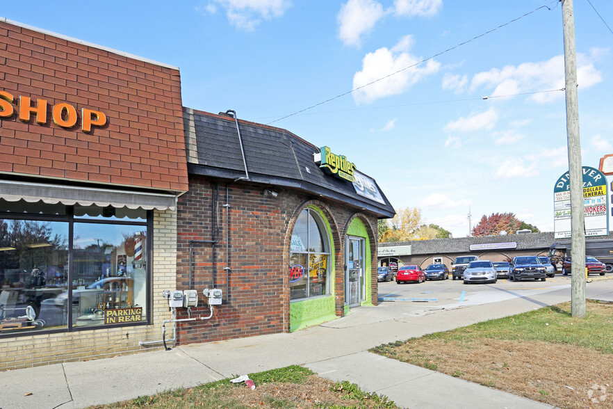 25205 Gratiot Ave, Roseville, MI for sale - Building Photo - Image 3 of 7