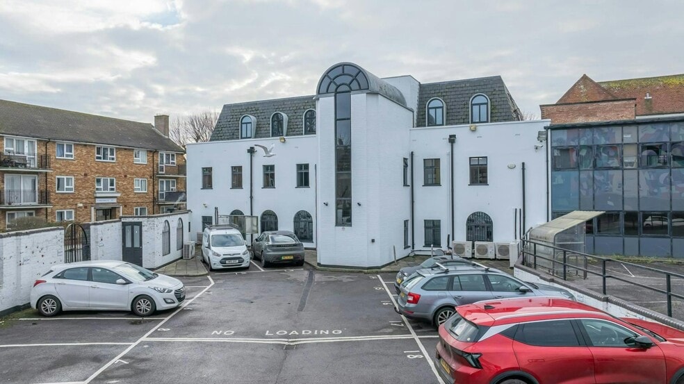 7 Kings Rd, Southsea for lease - Building Photo - Image 3 of 24